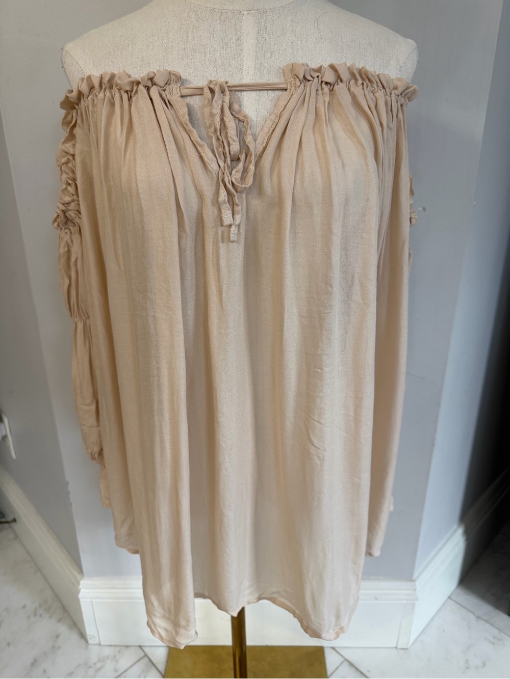 New with tag but flawed Anna-Kaci women’s large cream off shoulder boho blouse